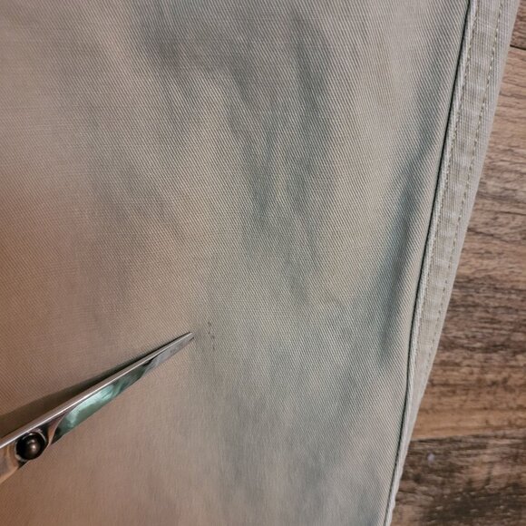 Duluth Trading Co Khakis Mens 40x32 Measures 40x31 Flex Ballroom Relaxed Fit - Picture 4 of 12